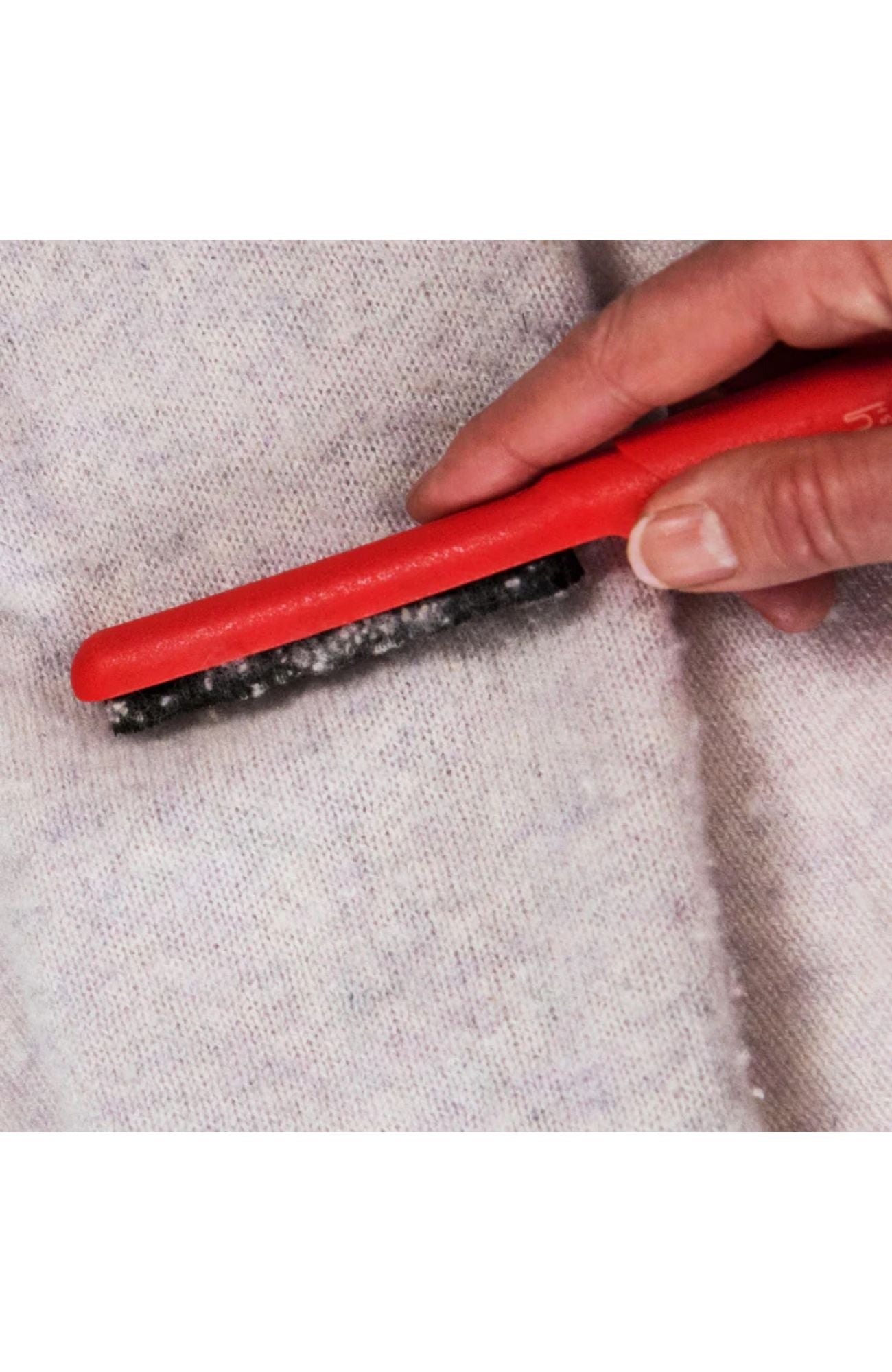 Lilly Pill & Lint Remover Cleans Clothing